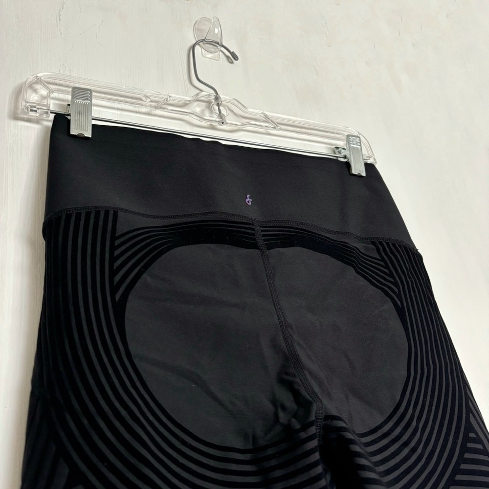 Fanka Body Sculpt 9" Biker Shorts (Reversible Wear) in Black Compression Active - Picture 3 of 9